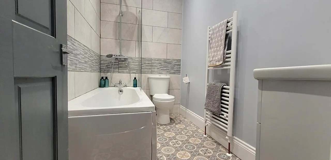 Sutherland St - 2 Bed Home With Free Parking York 0*,
