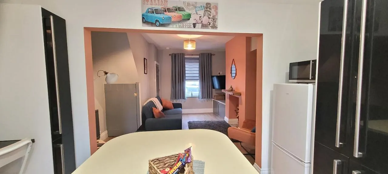 Sutherland St - 2 Bed Home With Free Parking York Holiday home