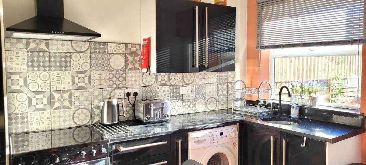 Sutherland St - 2 Bed Home With Free Parking York 0*,