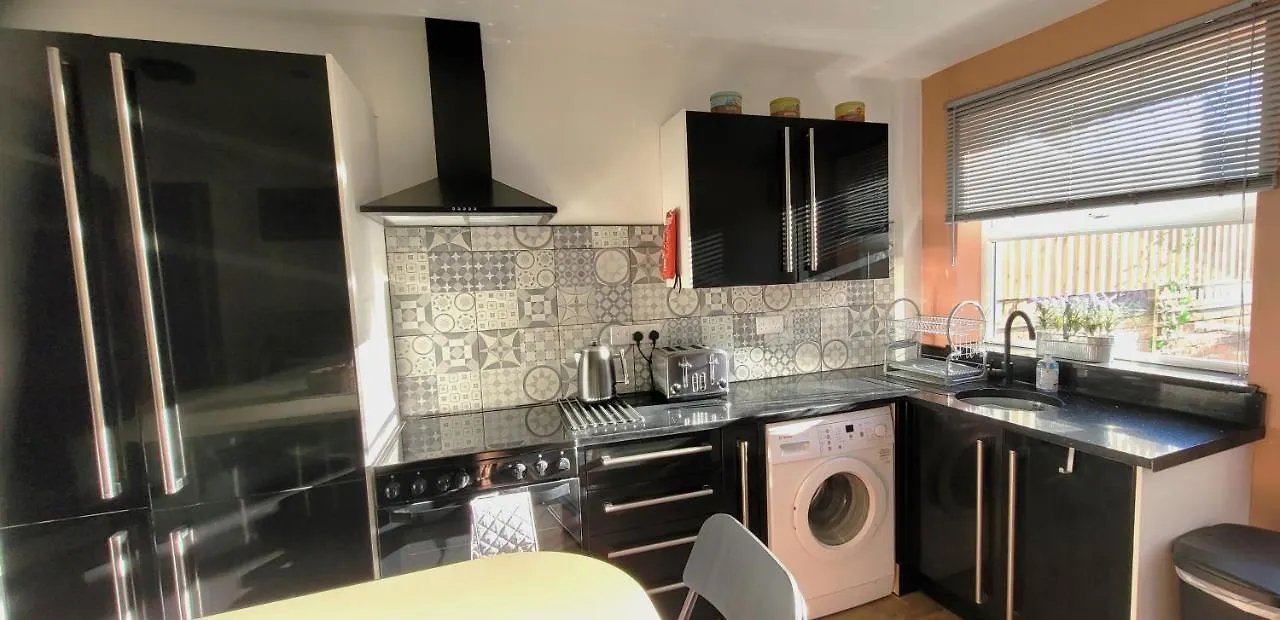 Sutherland St - 2 Bed Home With Free Parking York 0*,  United Kingdom