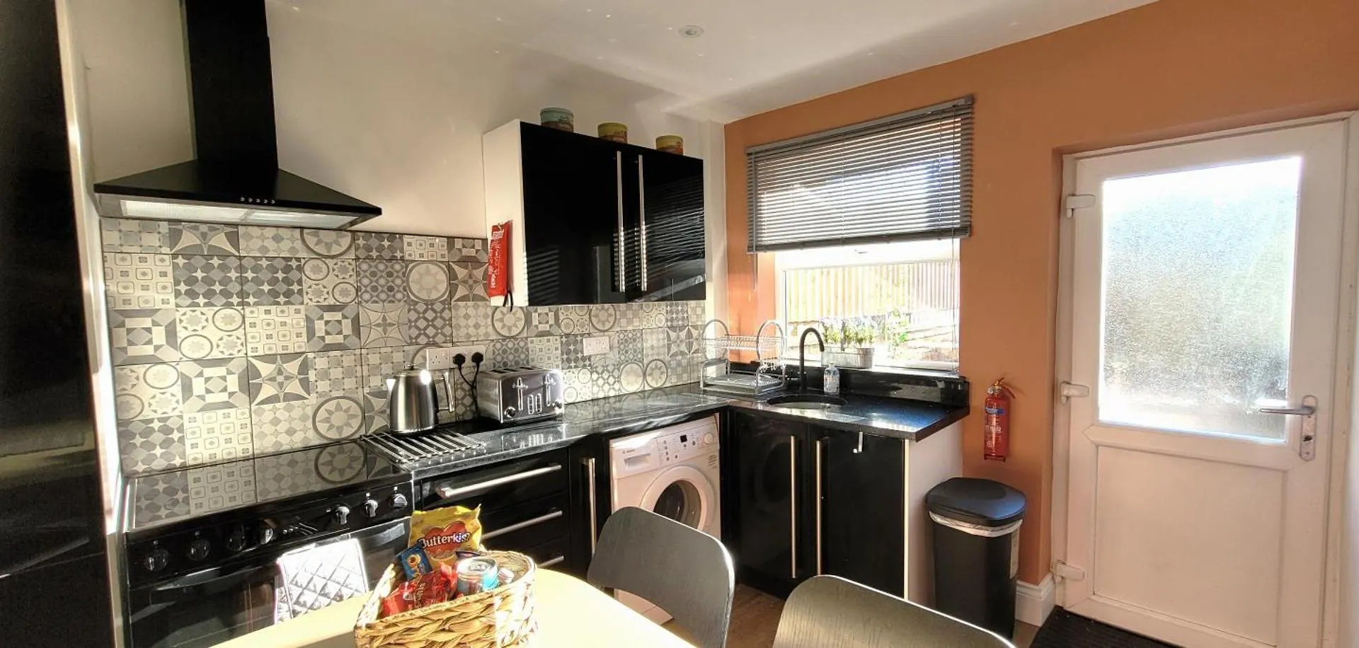Sutherland St - 2 Bed Home With Free Parking York 0*,