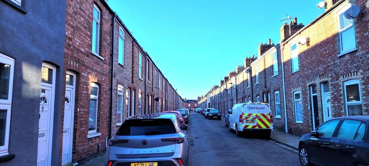 Sutherland St - 2 Bed Home With Free Parking York