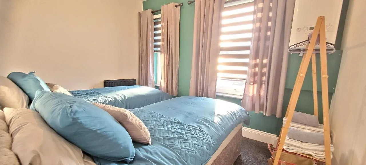 Sutherland St - 2 Bed Home With Free Parking York 0*,  United Kingdom