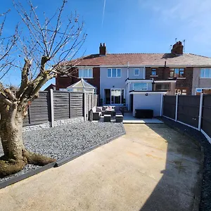 Delightful Newly Renovated 3-bed House With Garden Hut Holiday home Blackpool